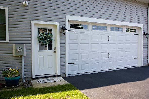 24/7 Emergency Garage Door Panel Replacement experts in St. Clair Shores, MI